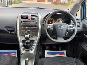 Toyota Auris thumbnail