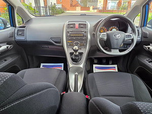 Toyota Auris thumbnail