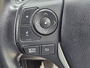 Toyota Auris thumbnail