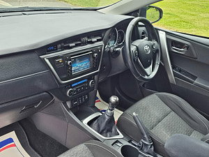 Toyota Auris thumbnail