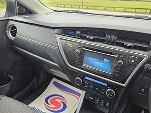 Toyota Auris thumbnail