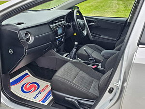 Toyota Auris thumbnail