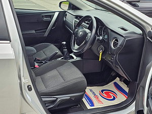 Toyota Auris thumbnail