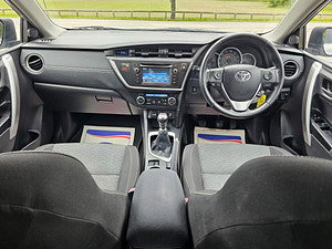 Toyota Auris thumbnail