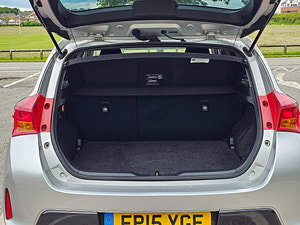 Toyota Auris thumbnail