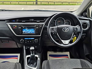 Toyota Auris thumbnail