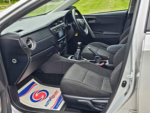 Toyota Auris thumbnail