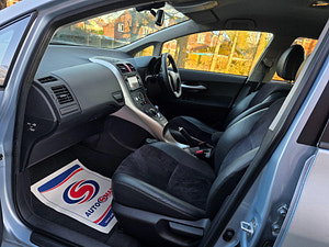 Toyota Auris thumbnail