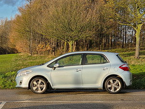 Toyota Auris thumbnail