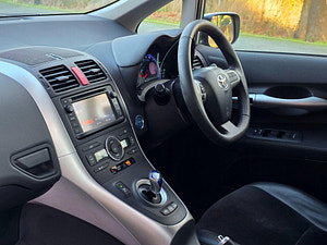 Toyota Auris thumbnail