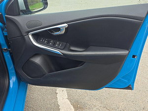 Volvo V40 thumbnail