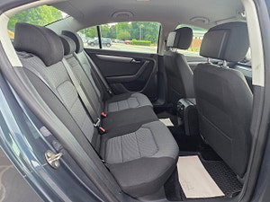 Volkswagen Passat thumbnail