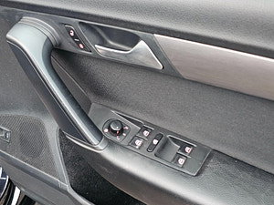 Volkswagen Passat thumbnail