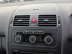 Volkswagen Touran thumbnail