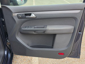 Volkswagen Touran thumbnail