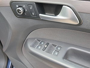 Volkswagen Touran thumbnail
