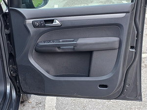 Volkswagen Touran thumbnail