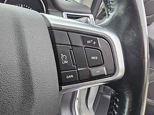Land Rover Discovery Sport thumbnail