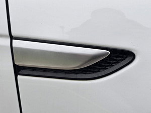 Land Rover Discovery Sport thumbnail