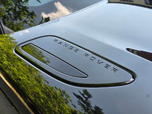 Land Rover Range Rover Velar thumbnail