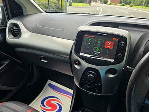 Peugeot 108 thumbnail