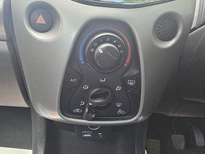Peugeot 108 thumbnail