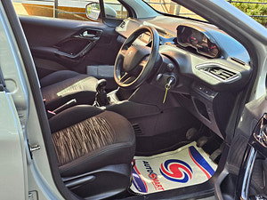 Peugeot 208 thumbnail