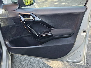 Peugeot 208 thumbnail
