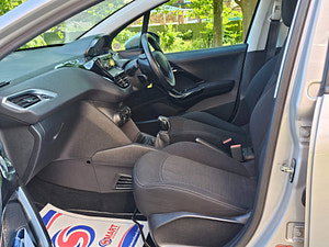 Peugeot 208 thumbnail