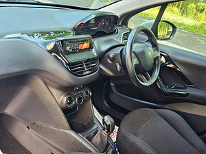 Peugeot 208 thumbnail