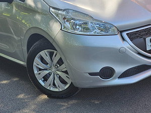 Peugeot 208 thumbnail
