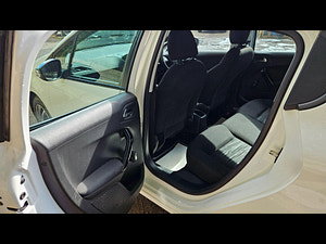 Peugeot 208 thumbnail
