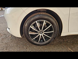 Peugeot 208 thumbnail