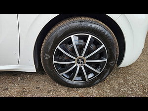 Peugeot 208 thumbnail