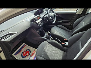 Peugeot 208 thumbnail