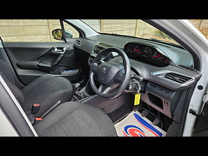 Peugeot 208 thumbnail