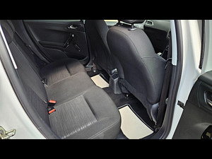 Peugeot 208 thumbnail