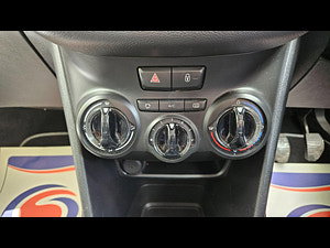Peugeot 208 thumbnail