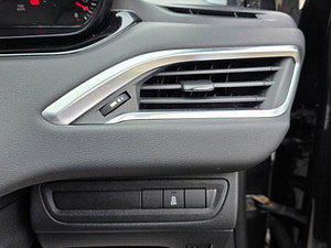 Peugeot 208 thumbnail