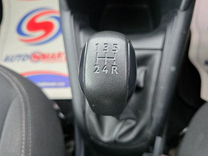 Peugeot 208 thumbnail