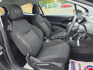 Peugeot 208 thumbnail