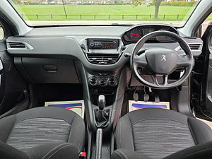 Peugeot 208 thumbnail