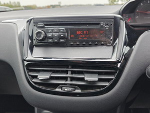 Peugeot 208 thumbnail