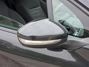 Peugeot 208 thumbnail