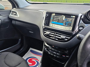 Peugeot 208 thumbnail