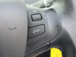 Peugeot 208 thumbnail