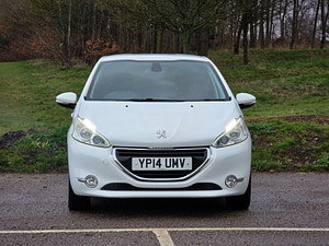 Peugeot 208 thumbnail