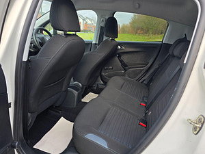 Peugeot 208 thumbnail