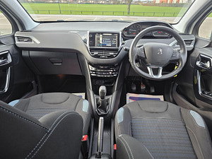 Peugeot 208 thumbnail
