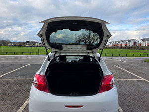 Peugeot 208 thumbnail